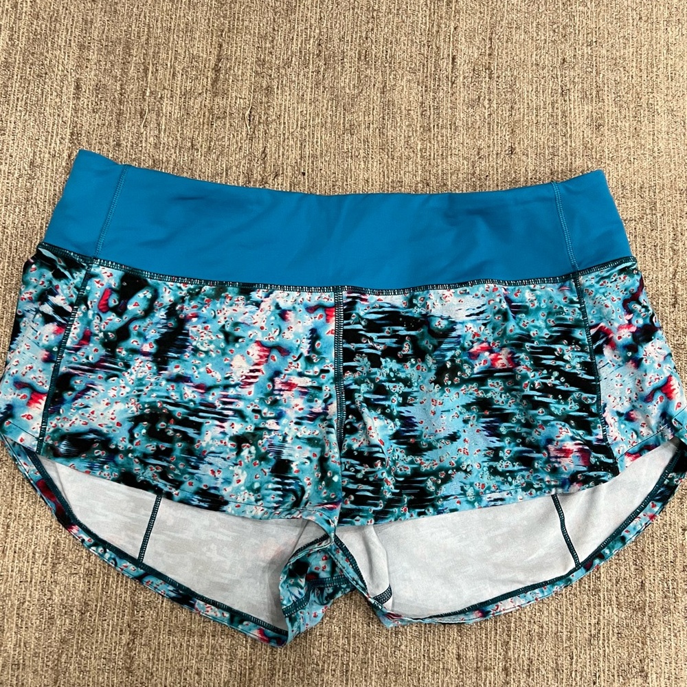 Women’s Teal Printed Active Shorts Lululemon Sz 6 Hawaiian blue